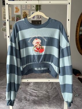 Striped Blue Cropped Sweater with Strawberry Shortcake Graphic XXL
